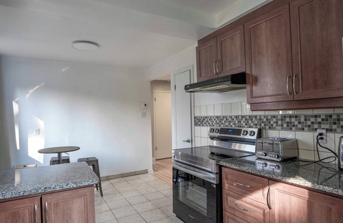 Laval-des-Rapides Apartment | 3BR 6Beds 5min Walk distance to Metro, Free Parking, next to Place Bell AC