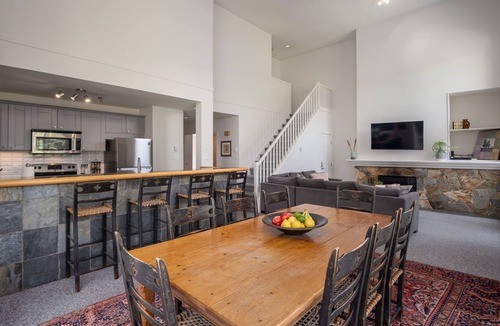 Blackcomb House | 3BR | Alpine Greens | King Bed | Soaker Tub | Wood Burning Fireplace | Near Gondola