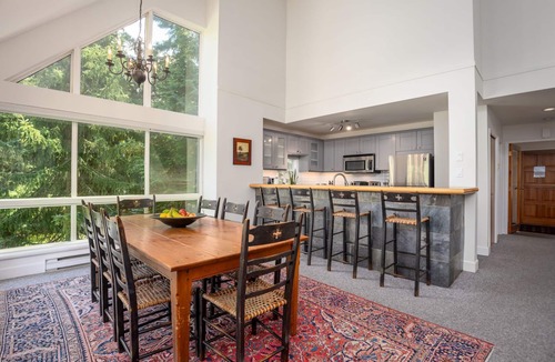 Blackcomb House | 3BR | Alpine Greens | King Bed | Soaker Tub | Wood Burning Fireplace | Near Gondola