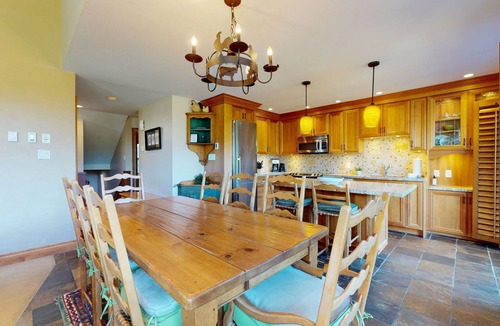 Blackcomb House | 3BR | Blackcomb Greens | King Bed | Wood Burning Fireplace | Private Patio w/BBQ | Mountain Views
