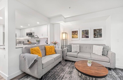 Village North House | 3BR | Lagoons | King Bed | Private Hot Tub | Private Balcony | Village Location | Parking