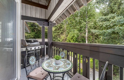 Village North House | 3BR | Lagoons | King Bed | Private Hot Tub | Private Balcony | Village Location | Parking