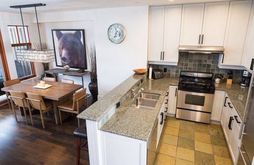 Nordic Estates House | 3BR | Luxury | Hot Tub | Ski-in/Ski-Out | Garage + Village Parking
