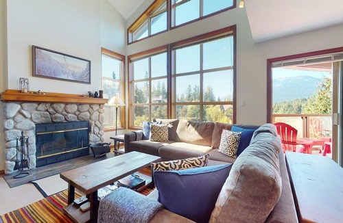 Blackcomb House | 3BR Townhome on Golf Course by Harmony Whistler