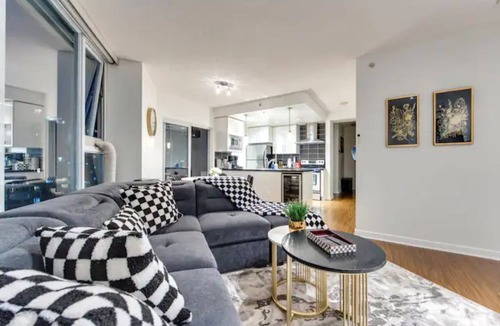 Crosstown Apartment | 3BR Urban Oasis w/Prime Location & Stunning Views | Parking | Gym| Pool & Sauna