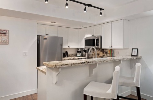 Village North House | 3BR | Valhalla | King Bed | Village Location | Communal Hot Tub | Gas Fireplace | Parking