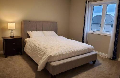 Stratford House | 4 BD Family Retreat - Basement not Included