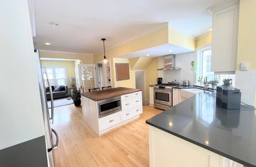 Charlottetown House | 4 Bdrm Brighton Character Home Steps to Downtown Ch'town & Victoria Park