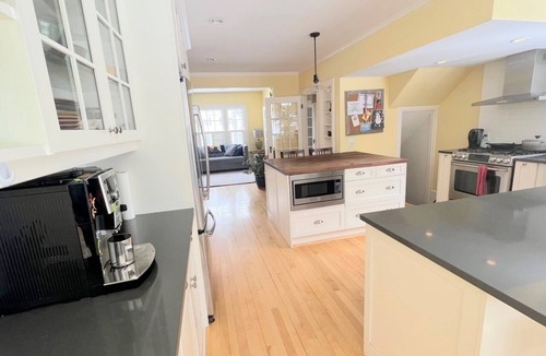 Charlottetown House | 4 Bdrm Brighton Character Home Steps to Downtown Ch'town & Victoria Park