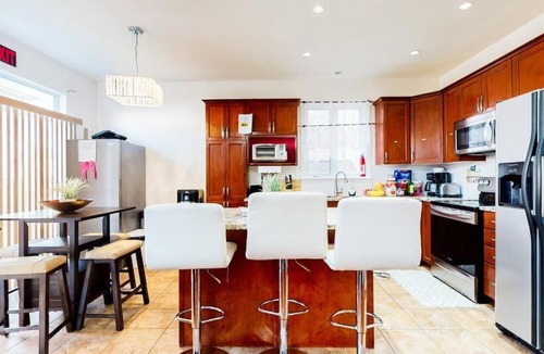 Ottawa Division Apartment | 4 Bdrm House in a GREAT Location