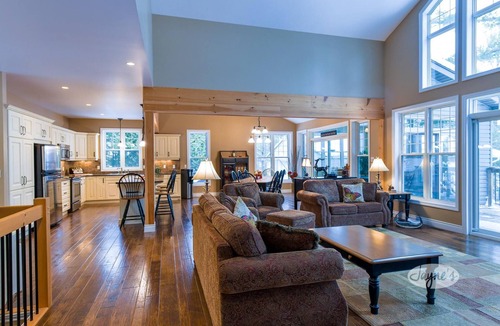 Bala Cottage | 4 bedroom, 4 bath, Quiet Butterfly Lake! Port Carling! Cozy & Spacious!
