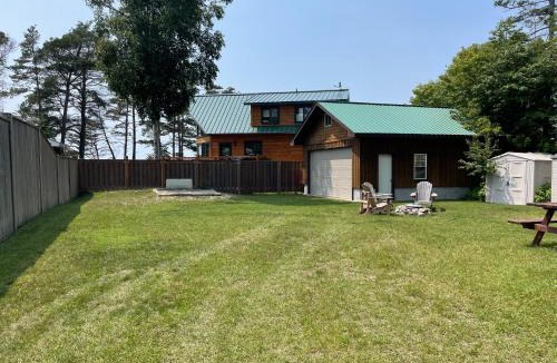Manitoulin District House | 4 Bedroom Cottage on Manitoulin Island Next to Sand Beaches!