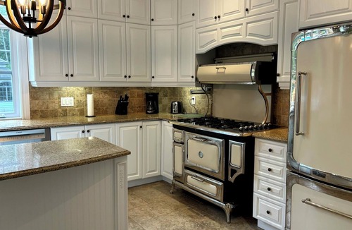 Stanstead Township Cottage | 4 bedroom cottage with hot tub, heated pool, lake access, fire pit and game room