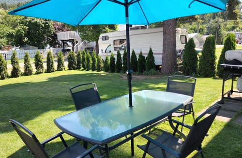 Canoe House | 4 Bedroom Home in the Shuswap, Close to Canoe Beach!
