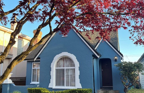 Kerrisdale House | 4 big bedrooms 2bathroom with tub and showern6mins to airport 20mins to downtown