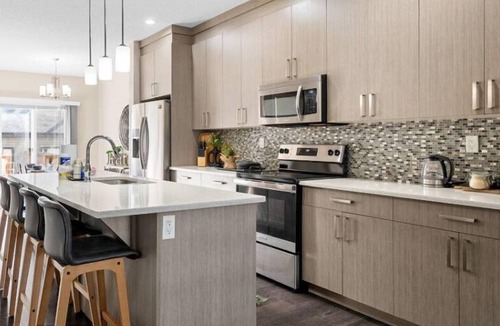North Central Edmonton House | 4 BR | Pet Friendly | Steps to Stadium & Rogers!