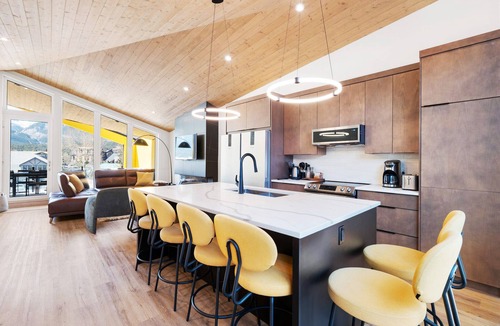 Teepee Town House | 4 BRs with Epic Mountain View, Hot Tub, Garage EV Port, Super High Ceiling