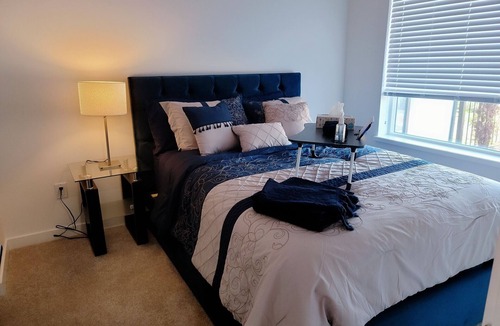 Newton Apartment | 4-min to Bear Creek Park, Surrey✧2BED-2BATH✧KITCHEN✧