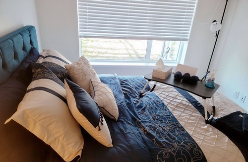 Newton Apartment | 4-min to Bear Creek Park, Surrey✧2BED-2BATH✧KITCHEN✧