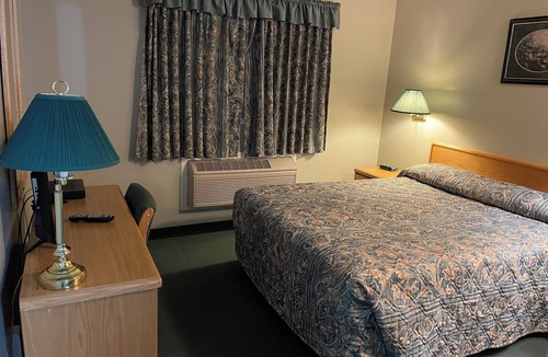 Lillooet Hotel | 4 Pines Motel