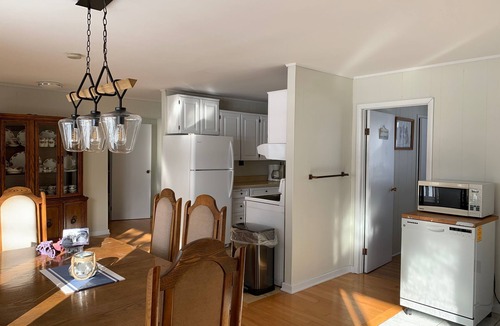 Dunchurch Cottage | 4 Season Cottage on pristine Whitestone lake!