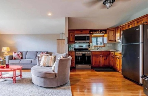 Dunnville Cottage | 4 season fully furnished cottage, hottub, fire pits and outstanding views!