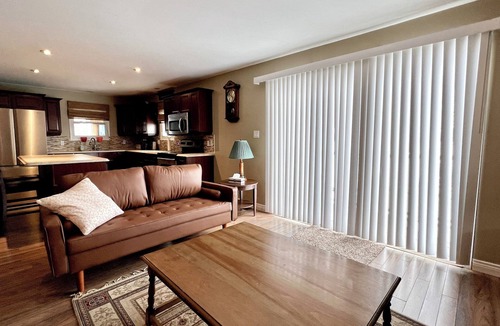 Orillia Cottage | 4 seasons waterfront cottage with hot tub on Lake Simcoe