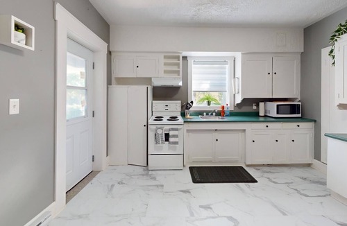 Wolfville Apartment | 4 Wolfville's DT Core | Two Queen Bds+ Sofa Bed