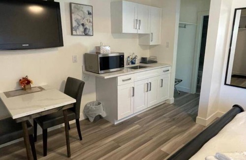 East Kootenay Hotel | 40 m² Hotel ∙ 2 bedrooms ∙ 4 guests