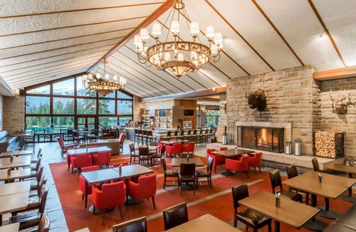 Jasper Hotel | 428 m² Hotel ∙ 3 bedrooms ∙ 127 guests