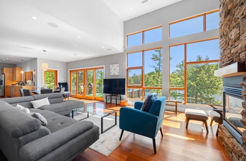Hammonds Plains House | 430 m² House ∙ 5 bedrooms ∙ 12 guests