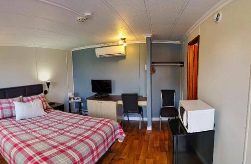 Thetford Mines Hotel | 46 m² Motel ∙ 2 bedrooms ∙ 6 guests