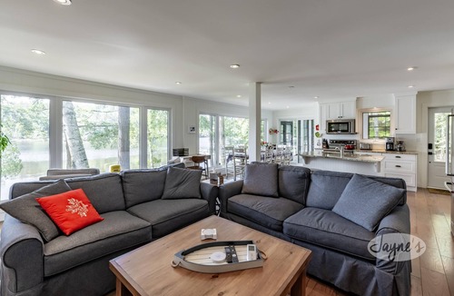 Minett Cottage | 4bed, 4bath, South exp, prestigious area of Royal Muskoka Island w/road access