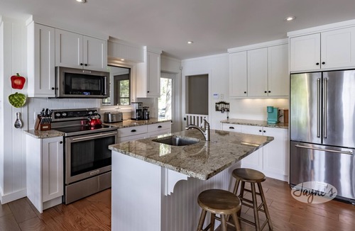 Minett Cottage | 4bed, 4bath, South exp, prestigious area of Royal Muskoka Island w/road access