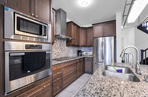 Doon South House | 4BR 2 king 3 Queen 6 beds in total 3 GBPS Wi-Fi