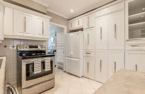 Alcona House | 4BR Home w/Hot Tub, Firepit Near Innisfil Beach