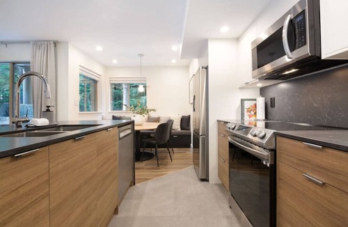 Village North House | 4BR Luxury Village Townhouse!
