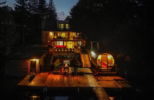 Cameron Cottage | 4BR Waterfront Retreat w/Barrel Sauna & Firepit
