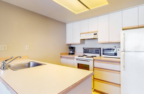 Upper Village Condo | 4th-floor condo with heated pool, hot tub, gym, balcony, fireplace, W/D, sauna