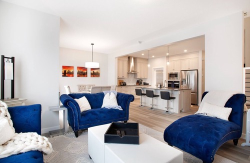 Northwest Calgary House | 5 Bd Luxury Family-Friendly Home
