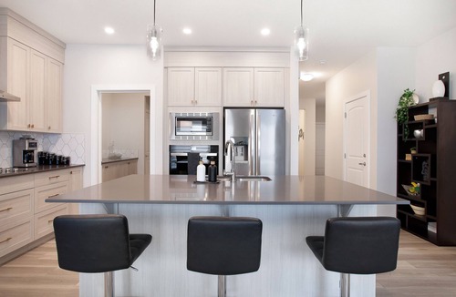 Northwest Calgary House | 5 Bd Luxury Family-Friendly Home