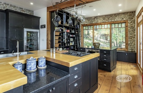Bracebridge Cottage | 5 bdrm + 1 open in BH, 5 bath cottage! Lake Muskoka, Sunsets! Privacy! Sauna!