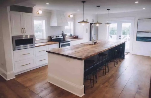 French River House | 5 bdrm Farmhouse. Close to the beach.