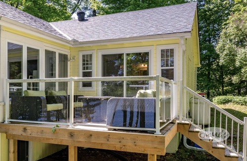 Torrance Cottage | 5 Bed Cottage & 2 Bunkies! Boathouse Rooftop Deck with Sunsets!