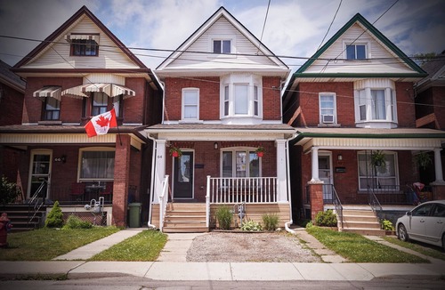 Hamilton House | 5 bed rm modern house near Gage Park, Tim Hortons Field and St Peter's Hospital