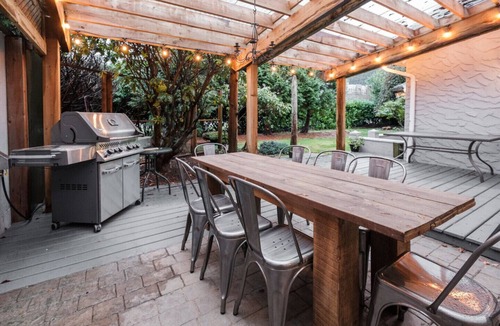 Harrison Hot Springs House | 5 BEDROOM HOUSE |3 BATHROOM | DINING AREA | FULL KITCHEN | UP TO 12 GUESTS