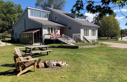 Honey Harbour Cottage | 5 Bedroom Cottage on Georgian Bay - The Victoria