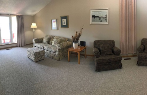 Honey Harbour Cottage | 5 Bedroom Cottage on Georgian Bay - The Victoria