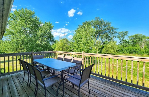 Niagara Falls House | 5 BEDROOM COUNTRY HOME- within 15min drive to the Falls, & Crystal Beach