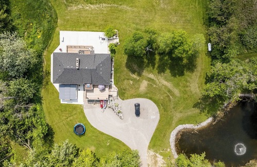 Caledon House | 5-Bedroom Countryside Estate in Northern GTA – Ideal for Gatherings & Getaways